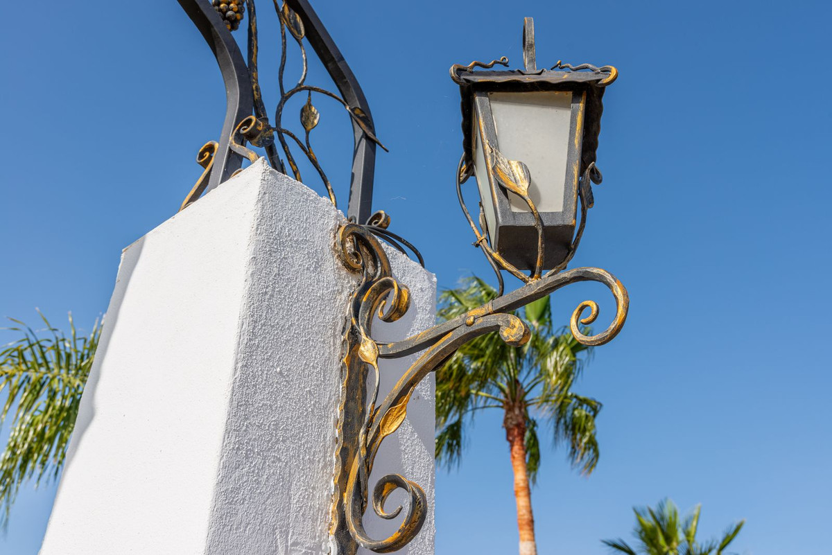 Vrijstaande Villa te koop in Busot | 6 slaapkamers H352422