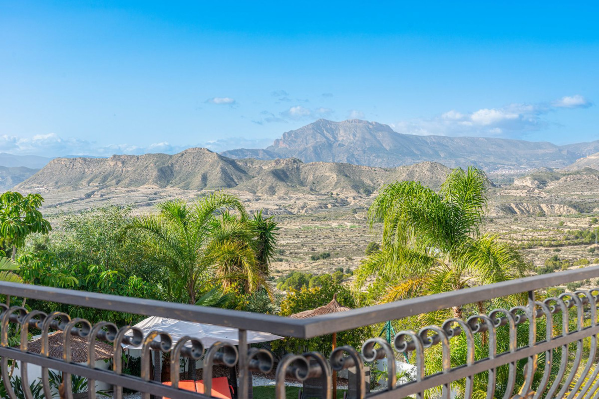 Vrijstaande Villa te koop in Busot | 6 slaapkamers H352422