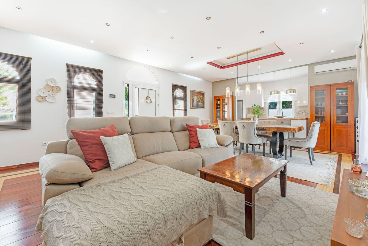 Vrijstaande Villa te koop in Busot | 6 slaapkamers H352422