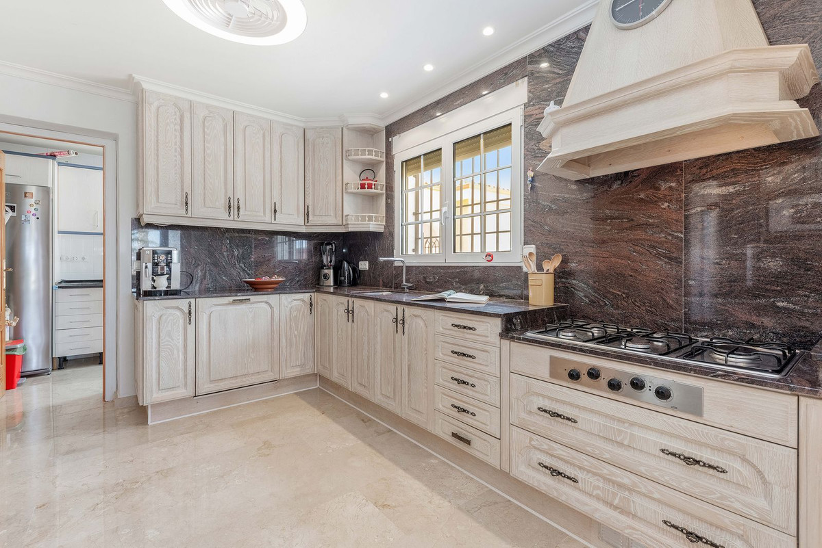 Vrijstaande Villa te koop in Busot | 5 slaapkamers H4063117