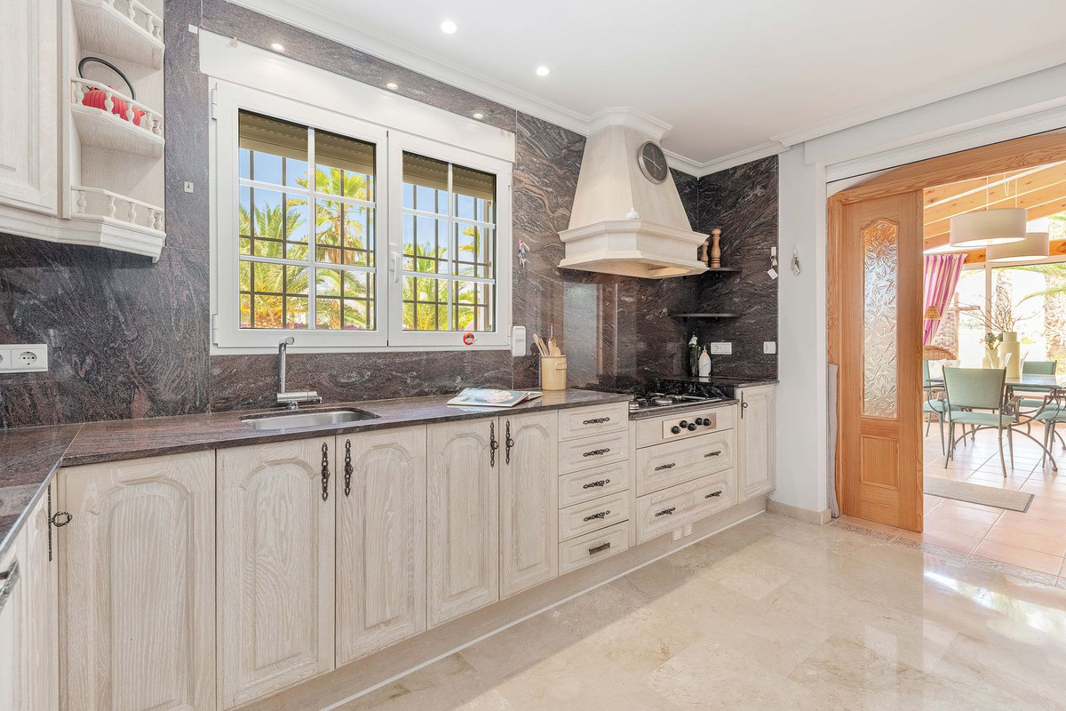 Vrijstaande Villa te koop in Busot | 5 slaapkamers H4063117