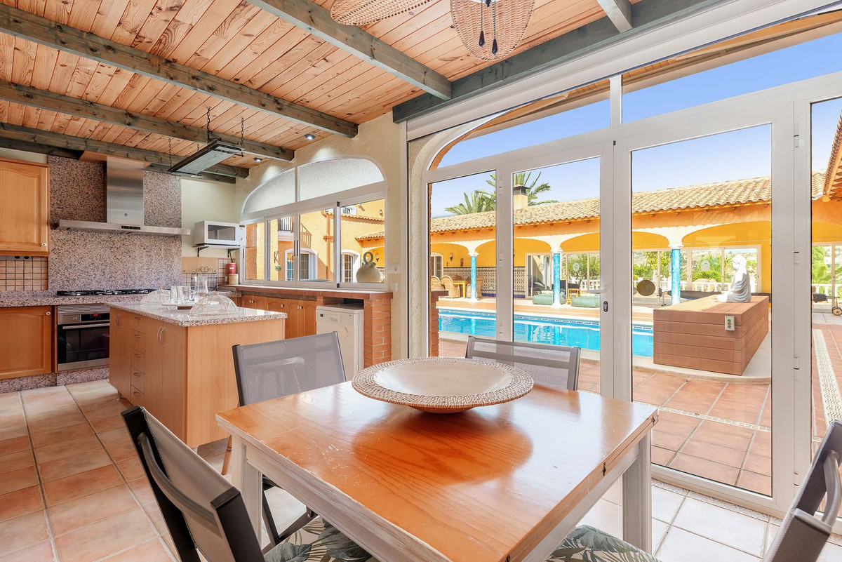 Vrijstaande Villa te koop in Busot | 5 slaapkamers H4063117