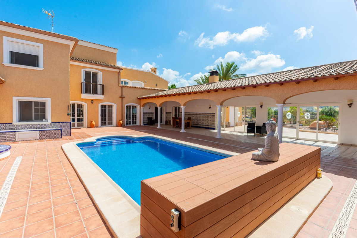 Vrijstaande Villa te koop in Busot | 5 slaapkamers H4063117