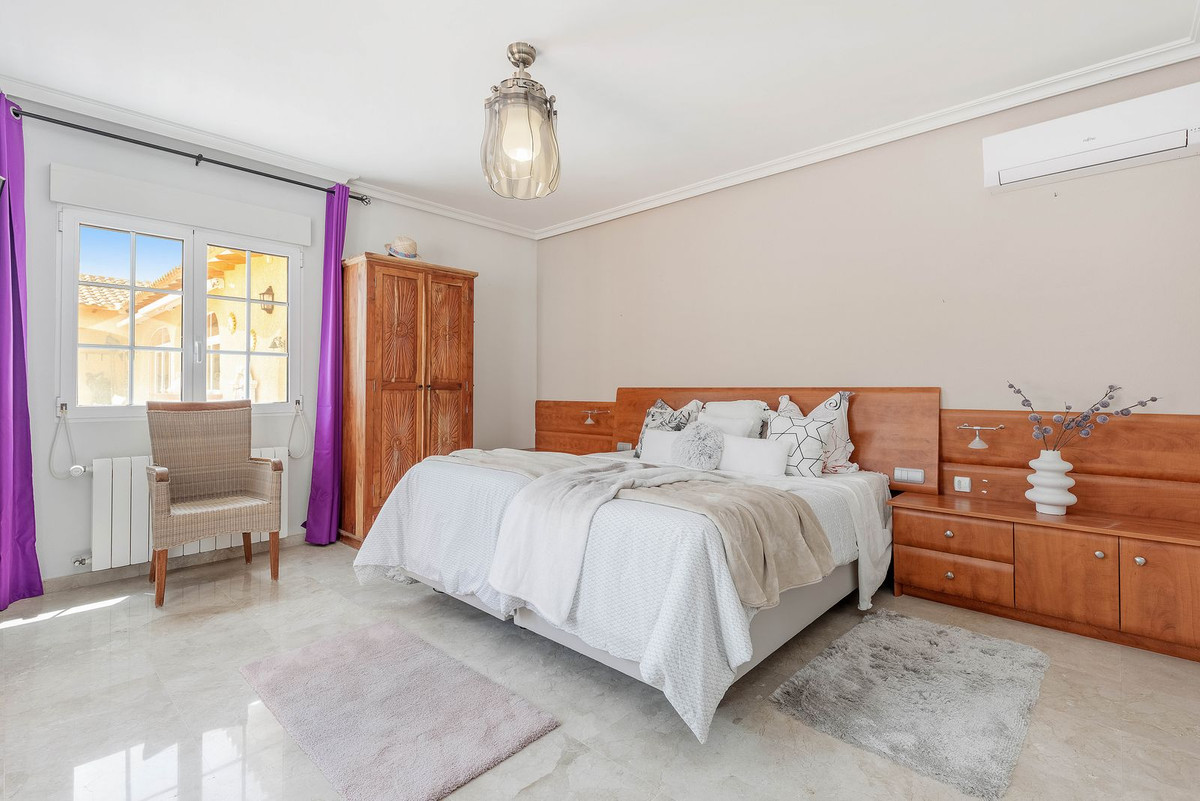 Vrijstaande Villa te koop in Busot | 5 slaapkamers H4063117