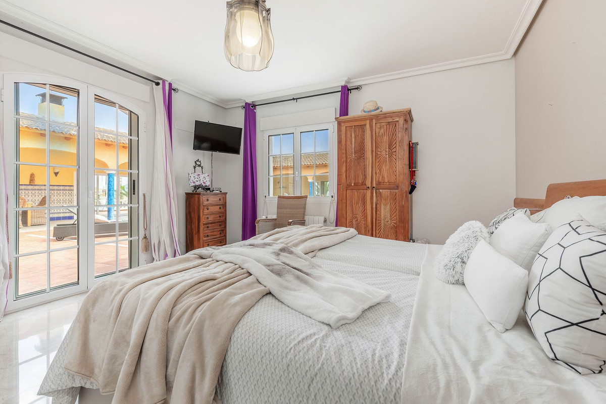 Vrijstaande Villa te koop in Busot | 5 slaapkamers H4063117