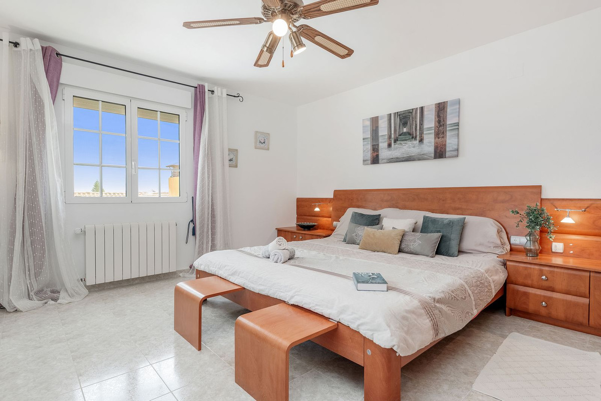 Vrijstaande Villa te koop in Busot | 5 slaapkamers H4063117