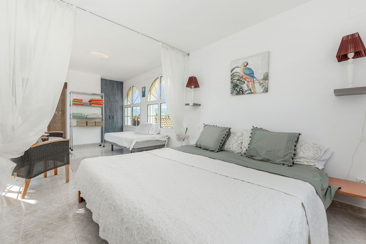 Vrijstaande Villa te koop in Busot | 5 slaapkamers H4063117