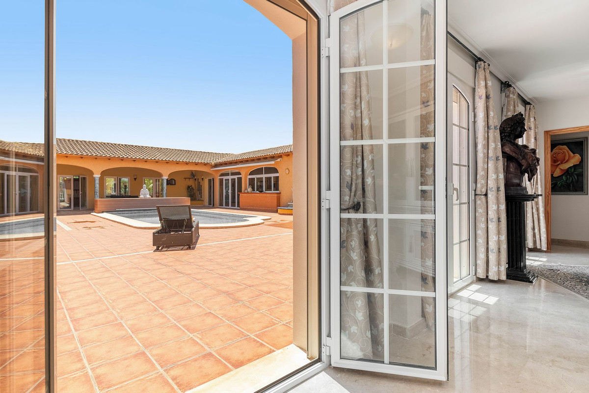 Vrijstaande Villa te koop in Busot | 5 slaapkamers H4063117