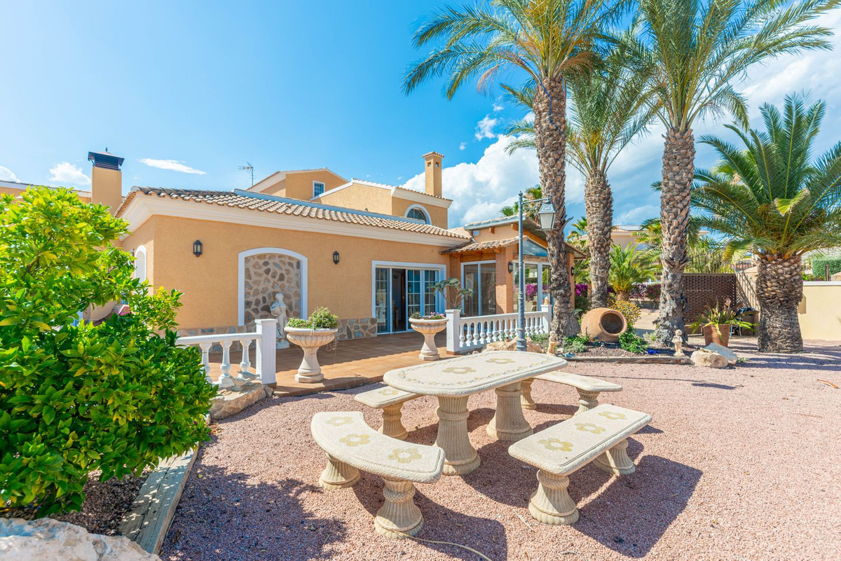 Vrijstaande Villa te koop in Busot | 5 slaapkamers H4063117