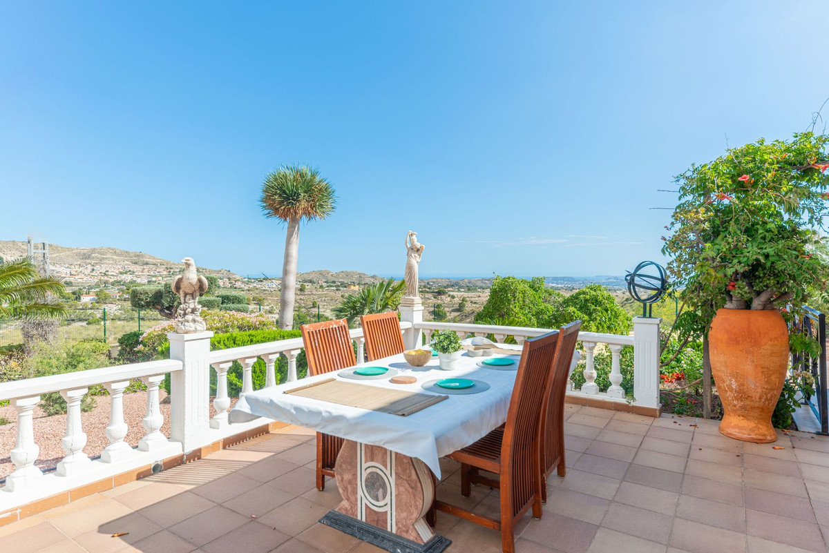 Vrijstaande Villa te koop in Busot | 5 slaapkamers H4063117