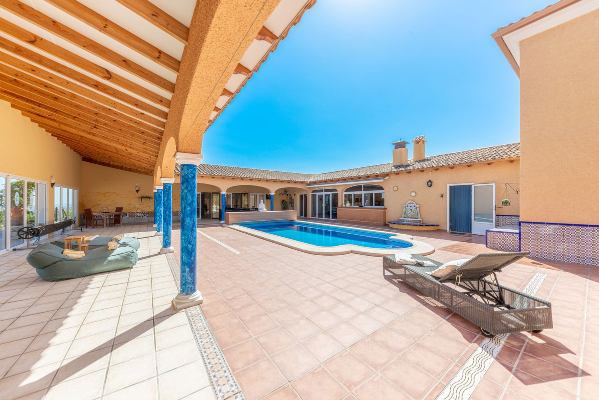 Vrijstaande Villa te koop in Busot | 5 slaapkamers H4063117