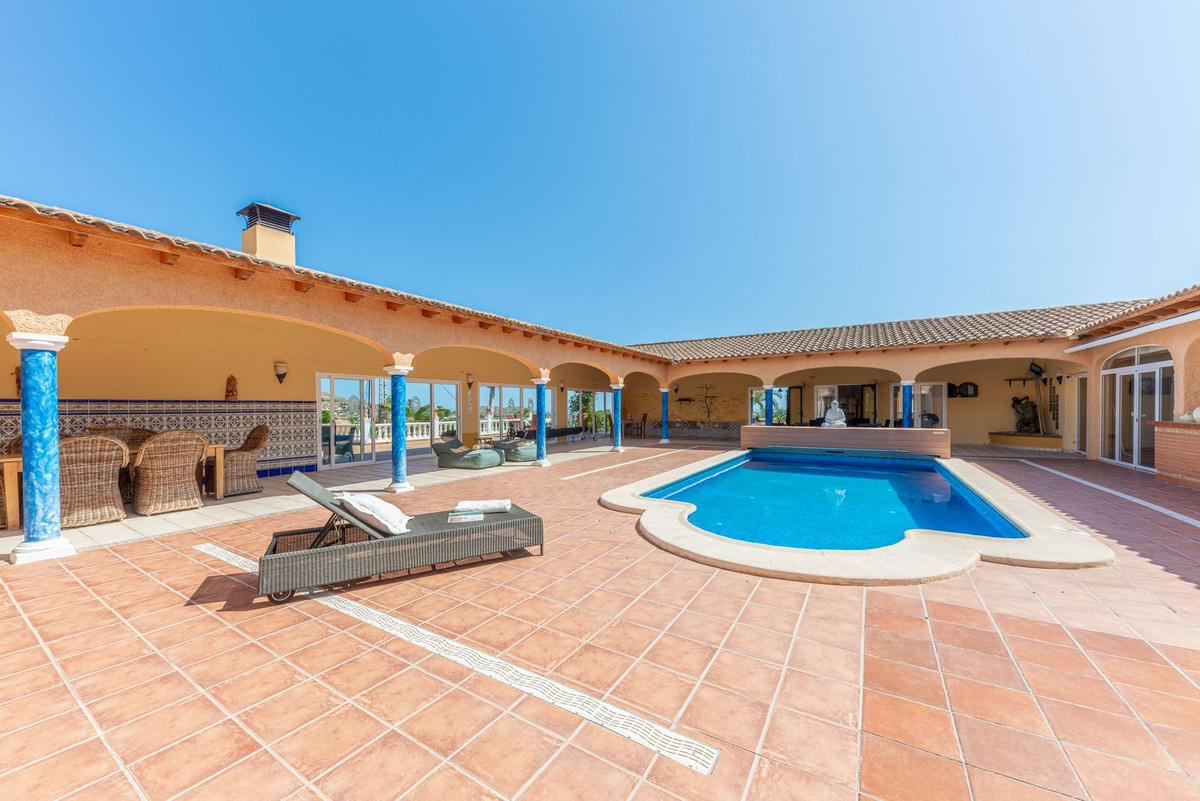 Vrijstaande Villa te koop in Busot | 5 slaapkamers H4063117