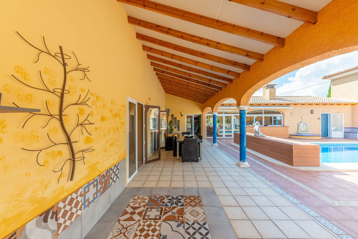 Vrijstaande Villa te koop in Busot | 5 slaapkamers H4063117