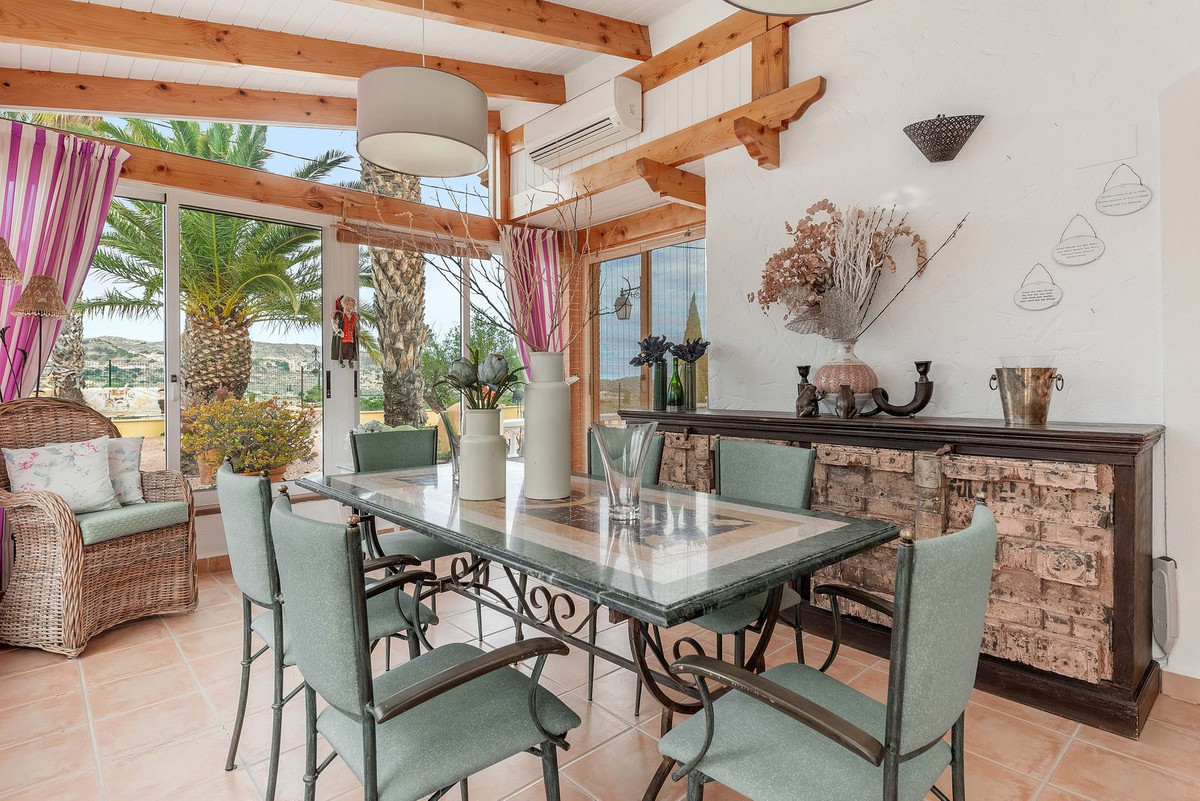 Vrijstaande Villa te koop in Busot | 5 slaapkamers H4063117