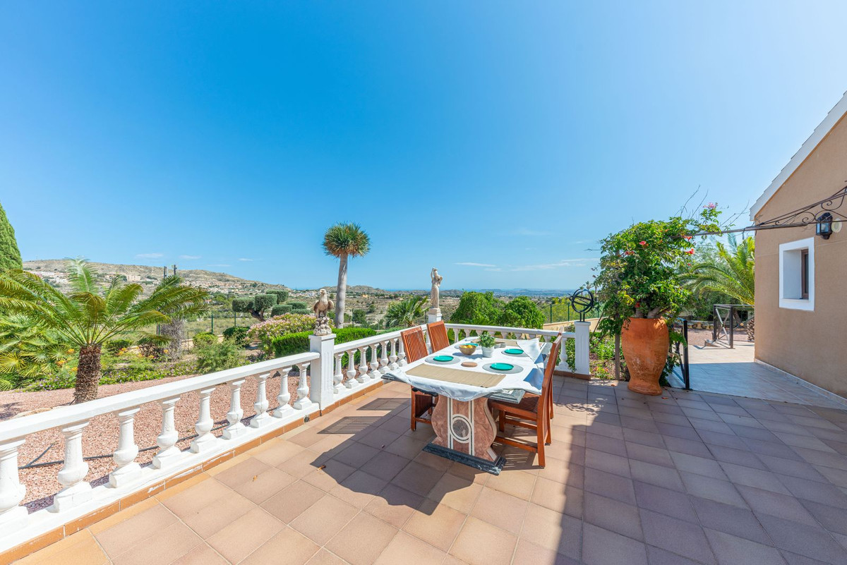 Vrijstaande Villa te koop in Busot | 5 slaapkamers H4063117