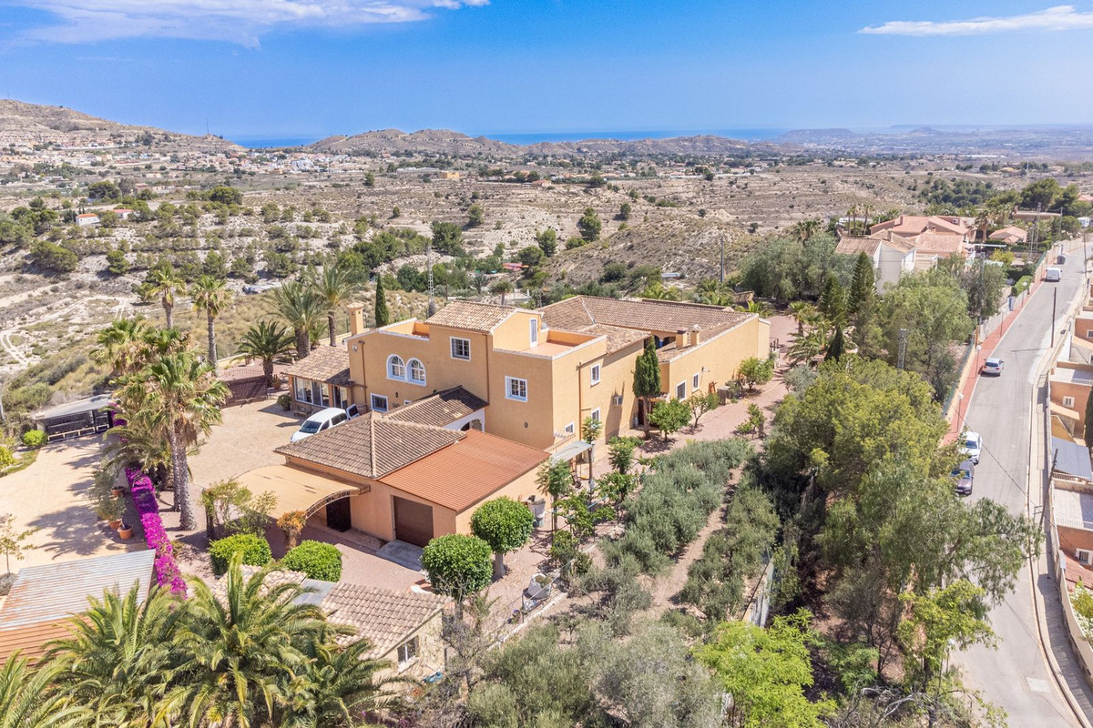 Vrijstaande Villa te koop in Busot | 5 slaapkamers H4063117