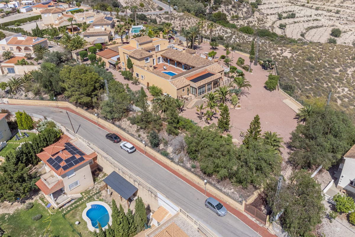 Vrijstaande Villa te koop in Busot | 5 slaapkamers H4063117