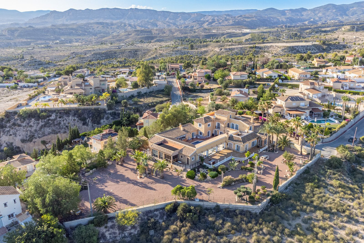 Vrijstaande Villa te koop in Busot | 5 slaapkamers H4063117