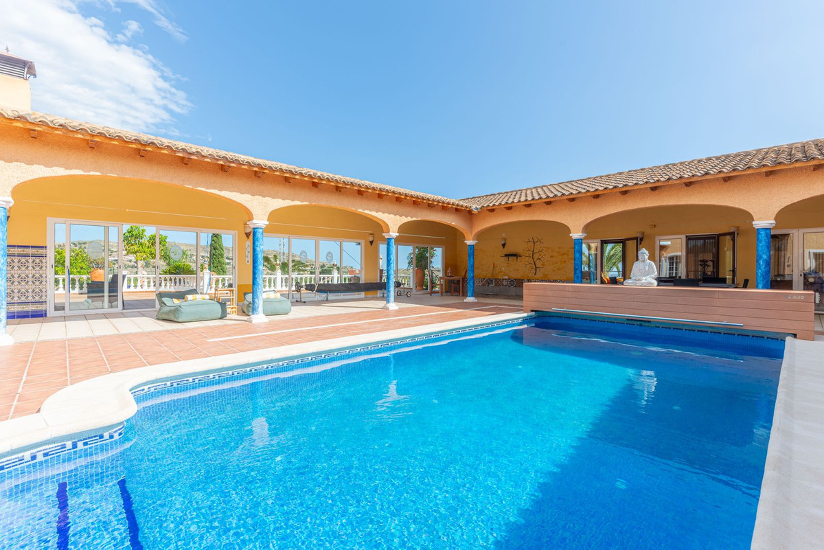 Vrijstaande Villa te koop in Busot | 5 slaapkamers H4063117