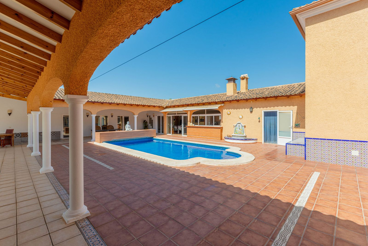 Vrijstaande Villa te koop in Busot | 5 slaapkamers H4063117