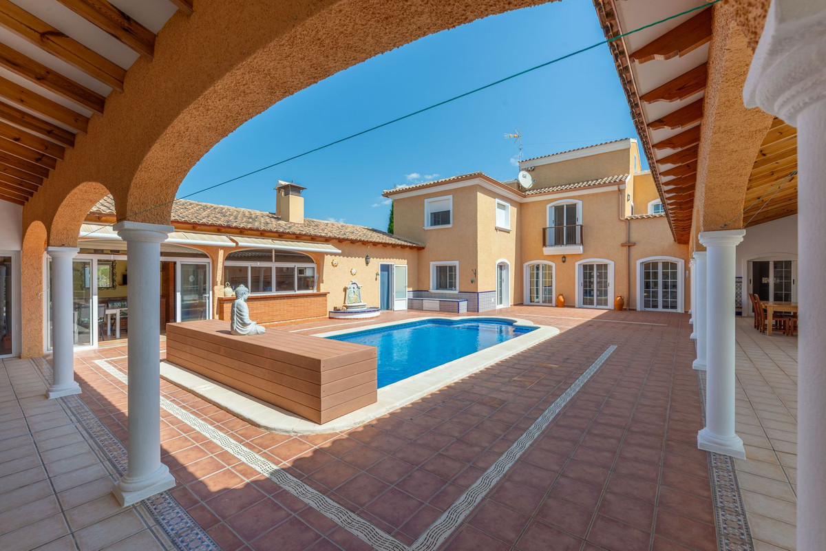 Vrijstaande Villa te koop in Busot | 5 slaapkamers H4063117