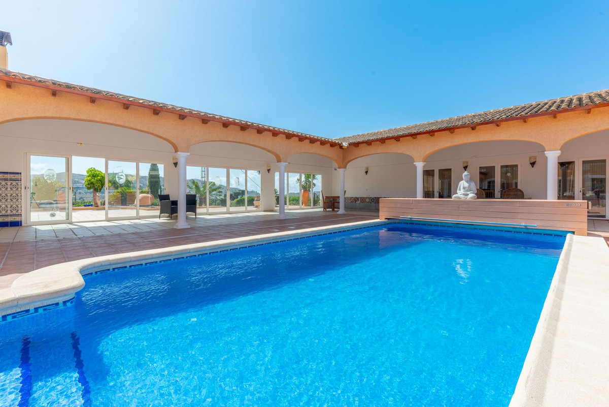 Vrijstaande Villa te koop in Busot | 5 slaapkamers H4063117