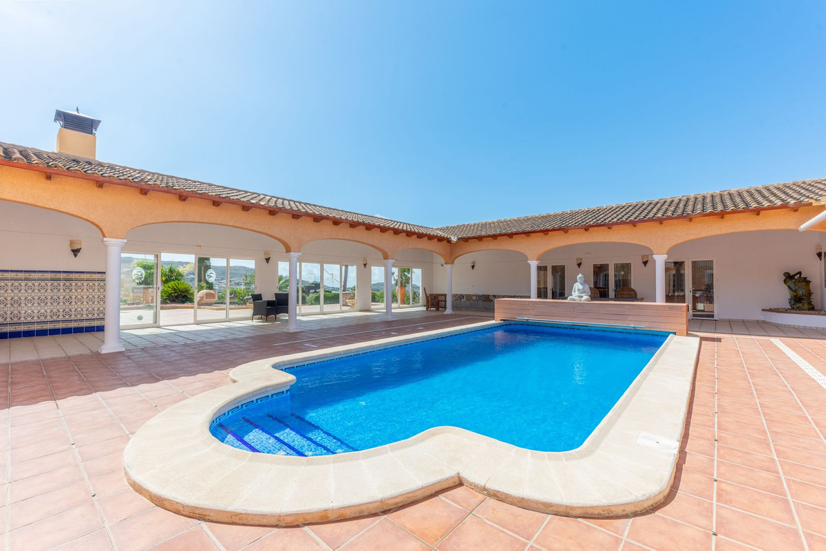 Vrijstaande Villa te koop in Busot | 5 slaapkamers H4063117