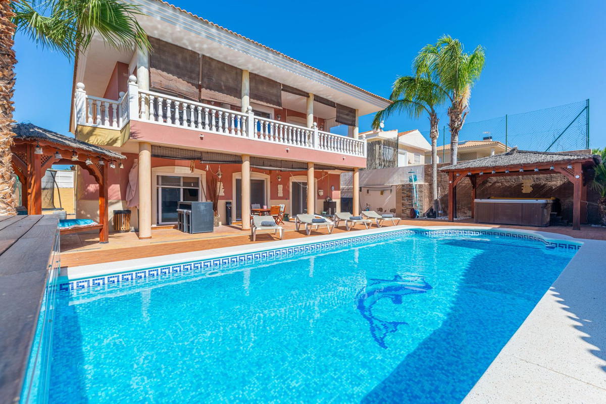 Vrijstaande Villa te koop in Busot | 5 slaapkamers H4683172