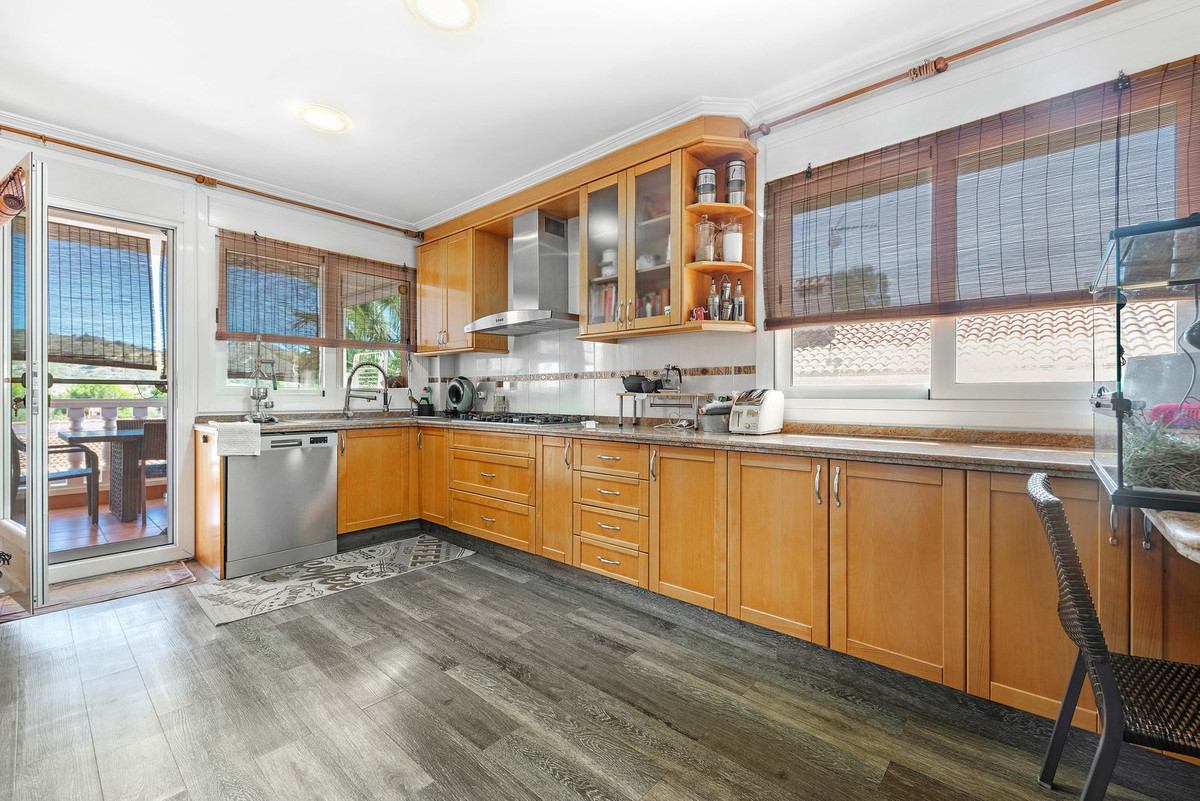 Vrijstaande Villa te koop in Busot | 5 slaapkamers H4683172