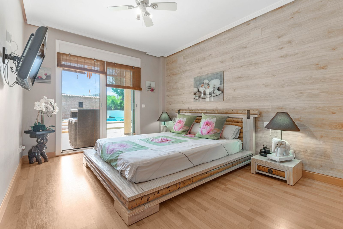 Vrijstaande Villa te koop in Busot | 5 slaapkamers H4683172