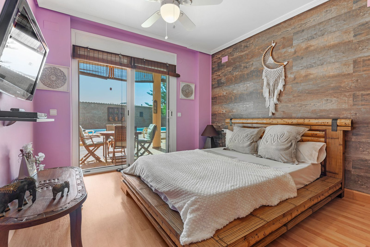 Vrijstaande Villa te koop in Busot | 5 slaapkamers H4683172