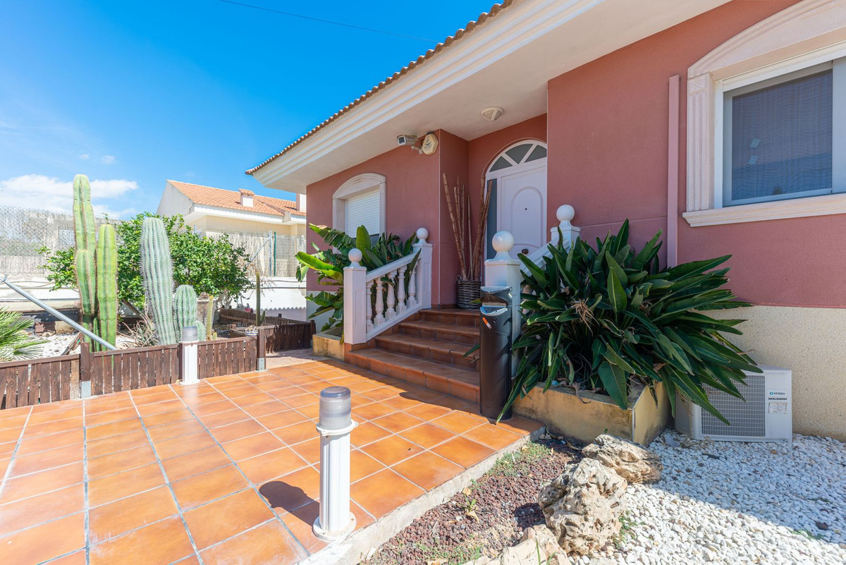 Vrijstaande Villa te koop in Busot | 5 slaapkamers H4683172