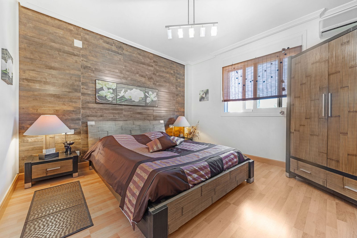 Vrijstaande Villa te koop in Busot | 5 slaapkamers H4683172