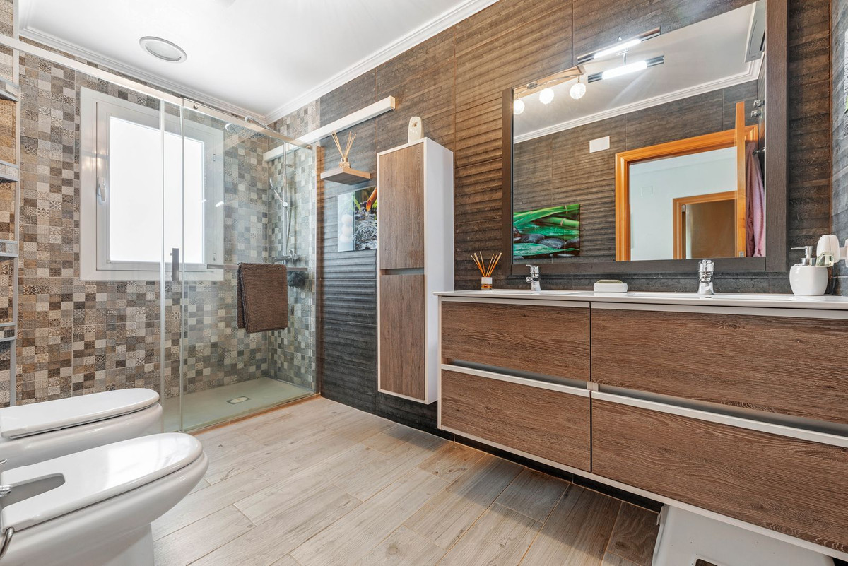 Vrijstaande Villa te koop in Busot | 5 slaapkamers H4683172