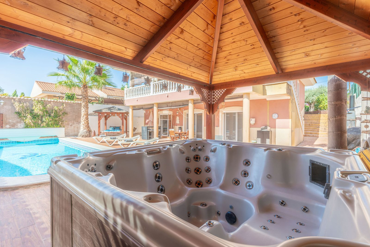 Vrijstaande Villa te koop in Busot | 5 slaapkamers H4683172