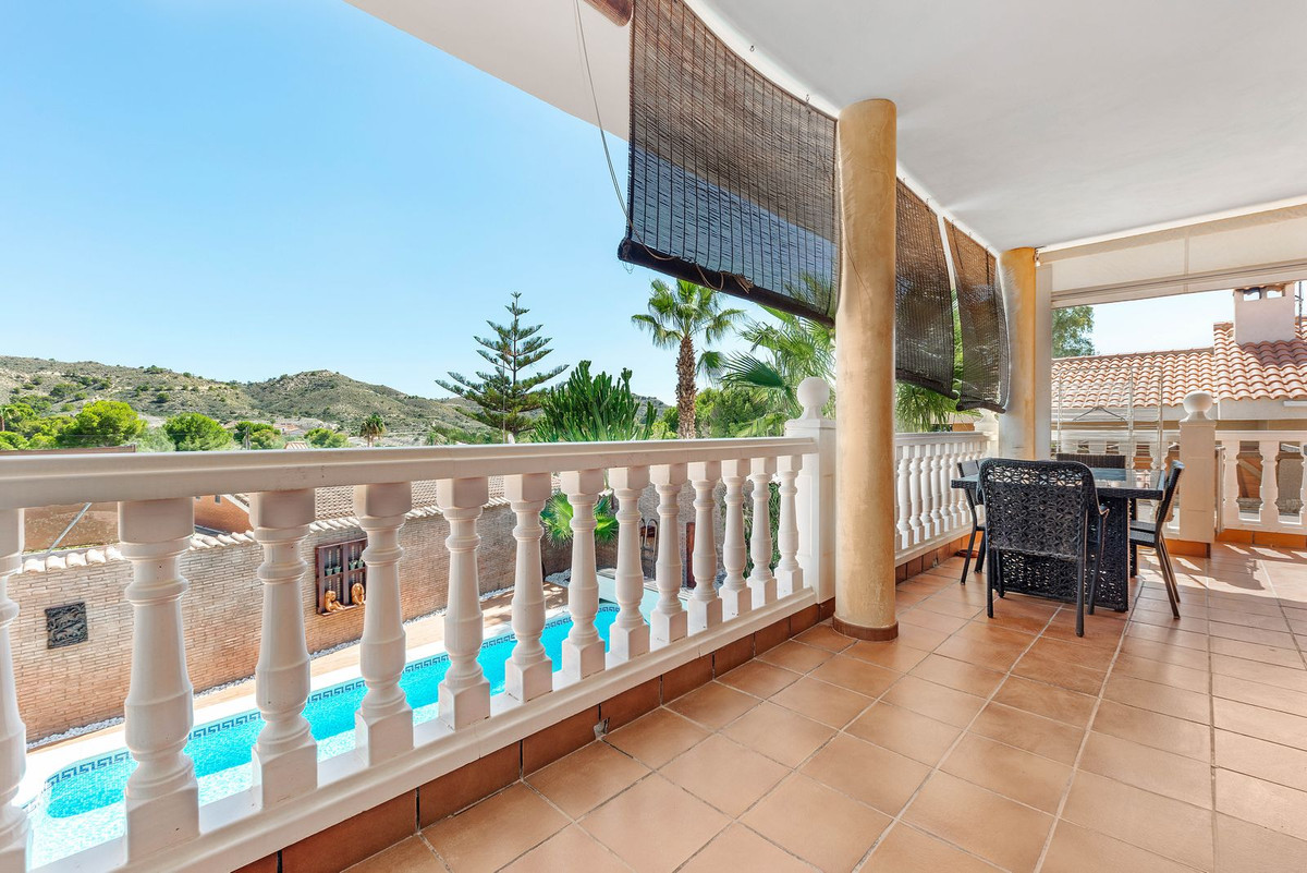 Vrijstaande Villa te koop in Busot | 5 slaapkamers H4683172