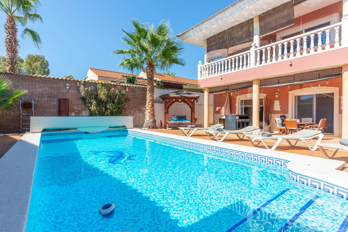 Vrijstaande Villa te koop in Busot | 5 slaapkamers H4683172