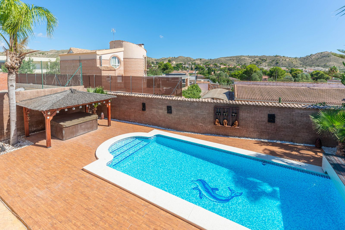 Vrijstaande Villa te koop in Busot | 5 slaapkamers H4683172