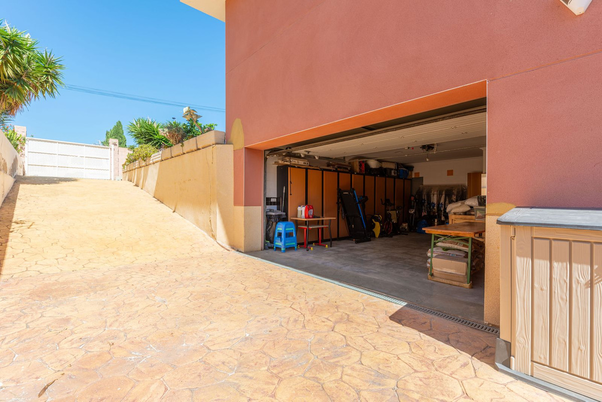 Vrijstaande Villa te koop in Busot | 5 slaapkamers H4683172