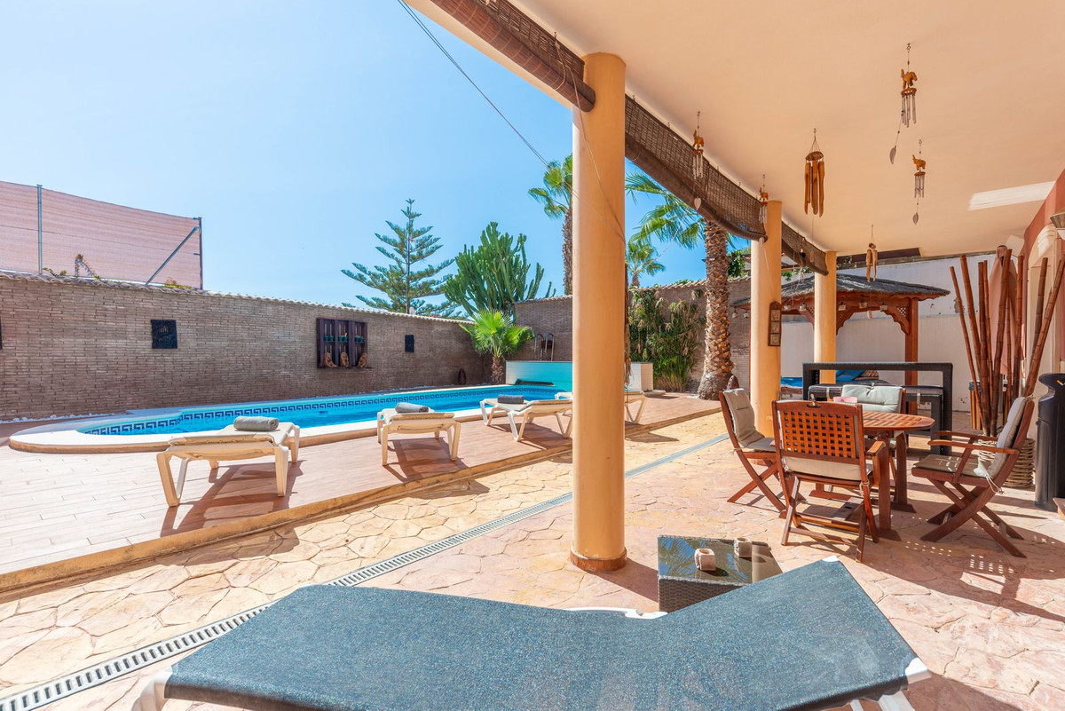 Vrijstaande Villa te koop in Busot | 5 slaapkamers H4683172