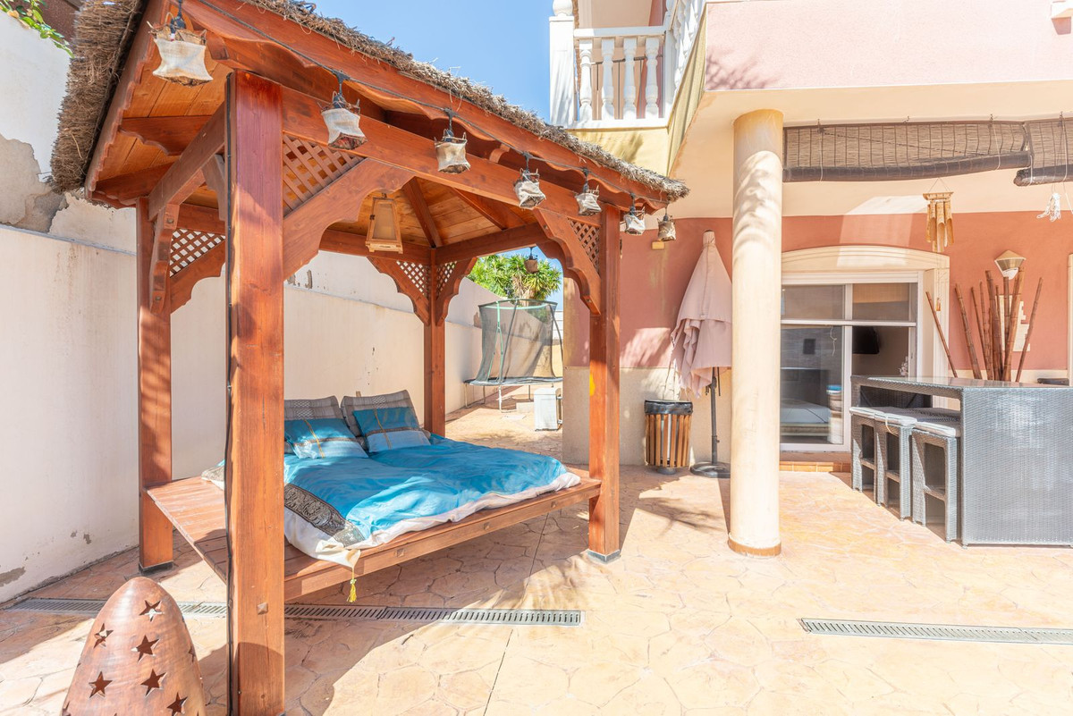 Vrijstaande Villa te koop in Busot | 5 slaapkamers H4683172