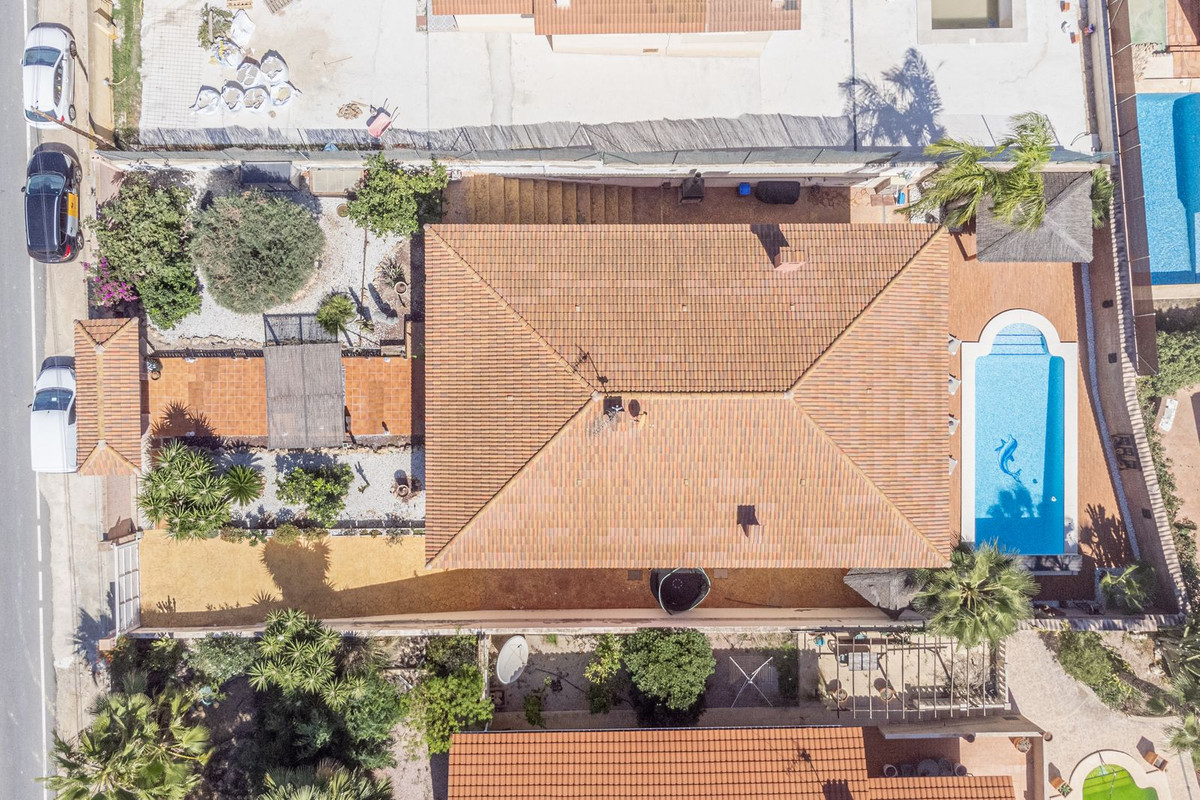 Vrijstaande Villa te koop in Busot | 5 slaapkamers H4683172