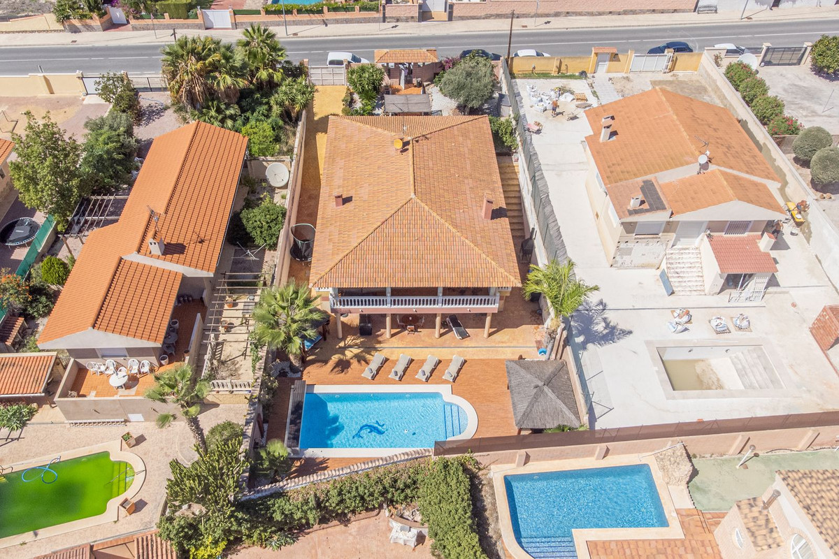 Vrijstaande Villa te koop in Busot | 5 slaapkamers H4683172