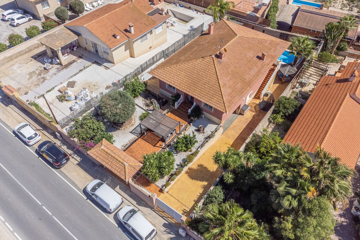 Vrijstaande Villa te koop in Busot | 5 slaapkamers H4683172