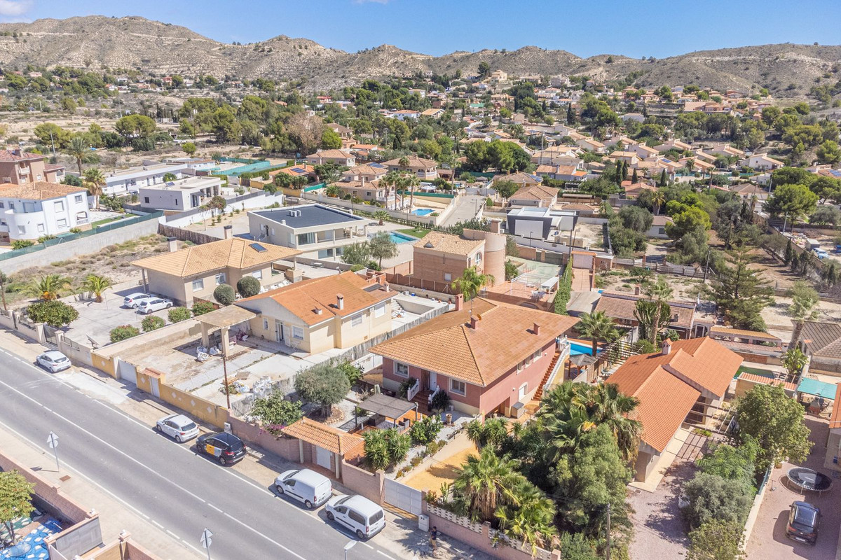 Vrijstaande Villa te koop in Busot | 5 slaapkamers H4683172