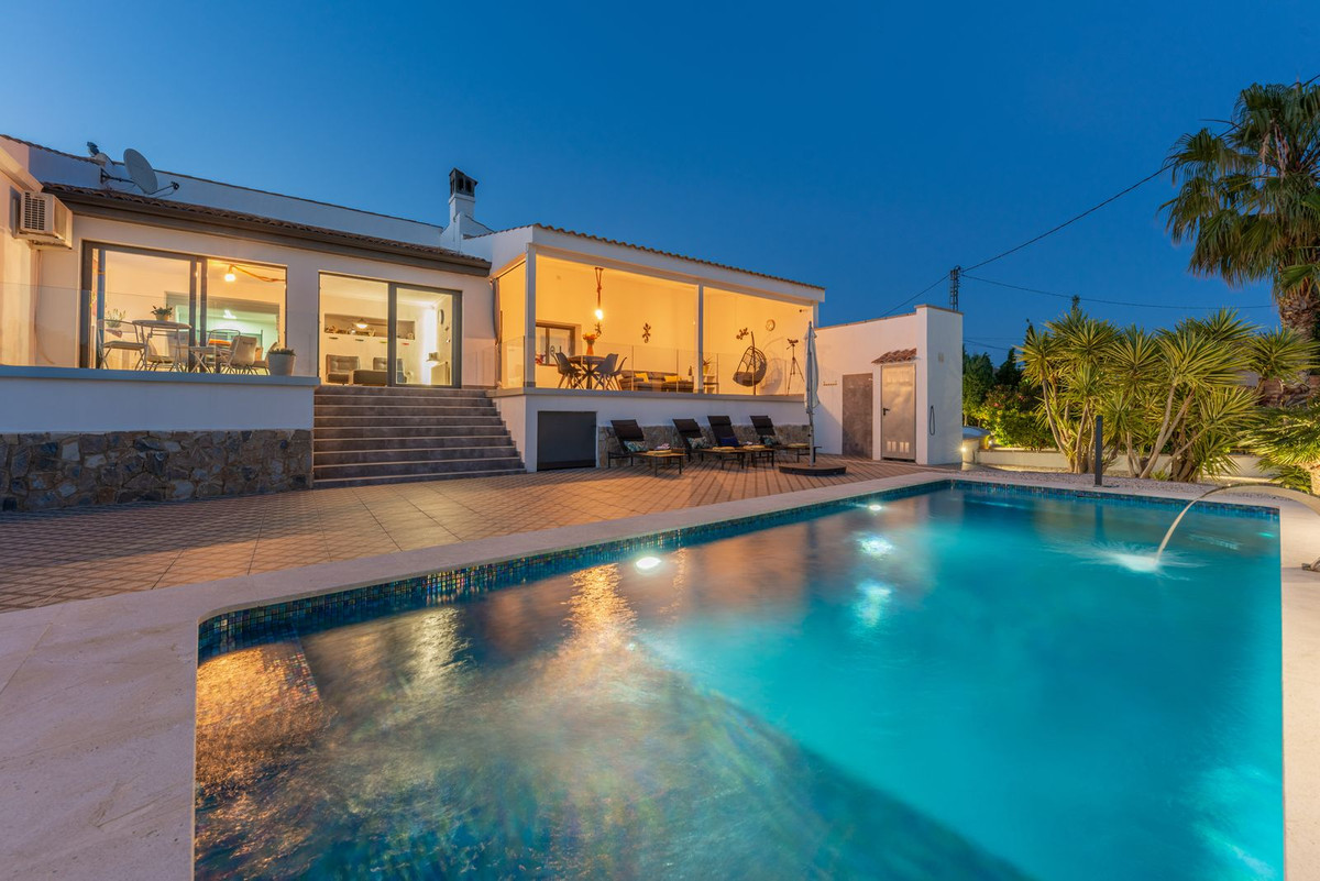 Vrijstaande Villa te koop in Busot | 4 slaapkamers H5032336