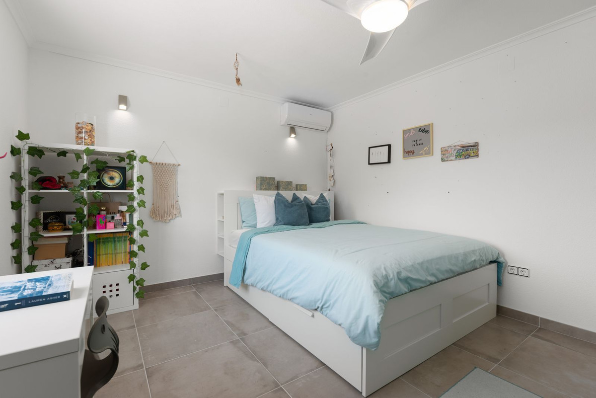 Vrijstaande Villa te koop in Busot | 4 slaapkamers H5032336