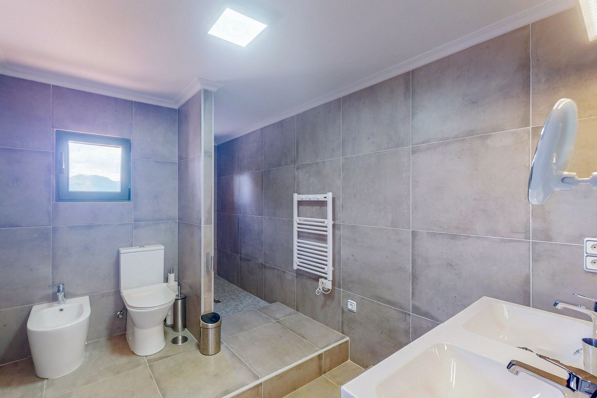 Vrijstaande Villa te koop in Busot | 4 slaapkamers H5032336