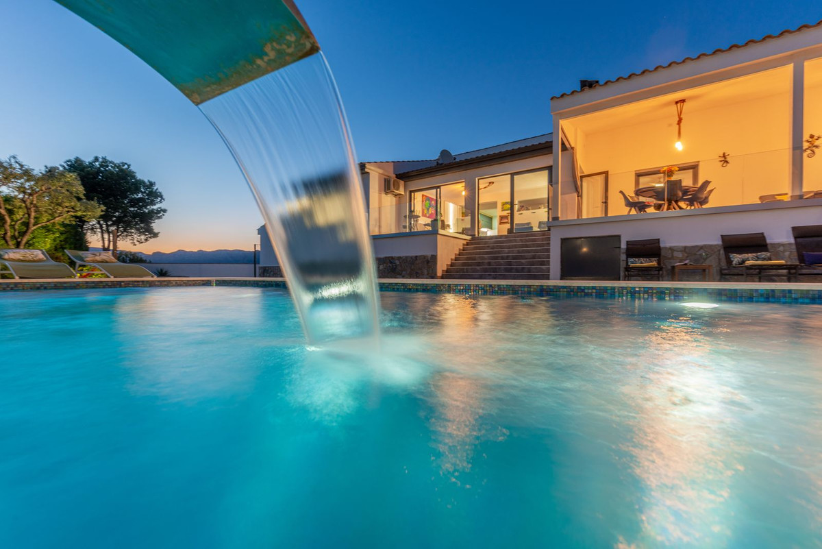 Vrijstaande Villa te koop in Busot | 4 slaapkamers H5032336