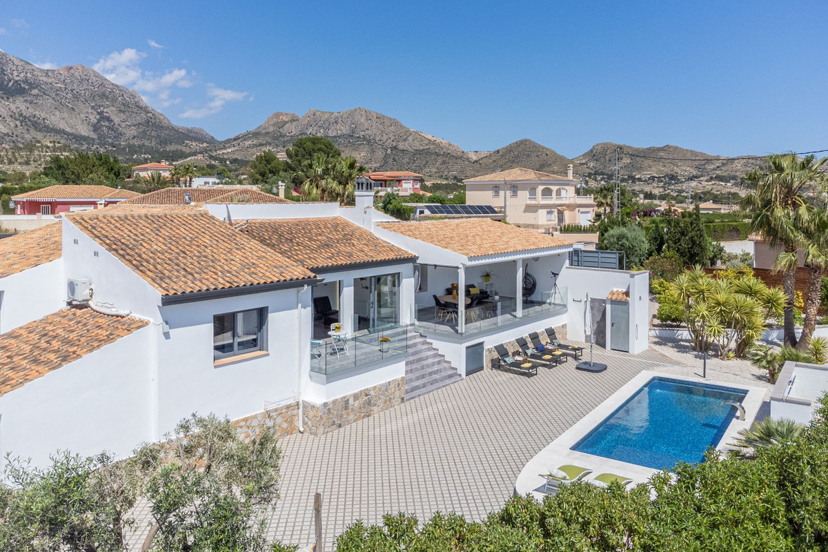 Vrijstaande Villa te koop in Busot | 4 slaapkamers H5032336